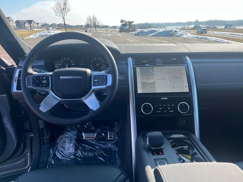 New 2026 Land Rover Discovery Limited Edition AWD/4WD image 12