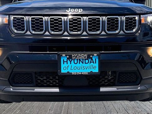 Used 2025 Jeep Compass Latitude AWD/4WD image 29