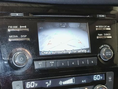 Used 2016 Nissan Rogue SV AWD/4WD image 25