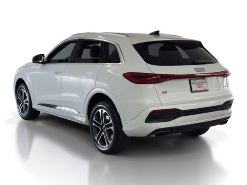 Used 2025 Audi Q5 Premium Plus w/ Premium Plus image 3