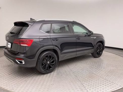 Used 2022 Volkswagen Taos SE AWD/4WD image 2