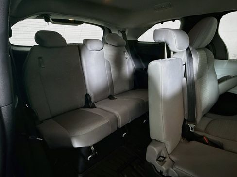 Certified 2026 Toyota Sienna LE AWD/4WD image 25