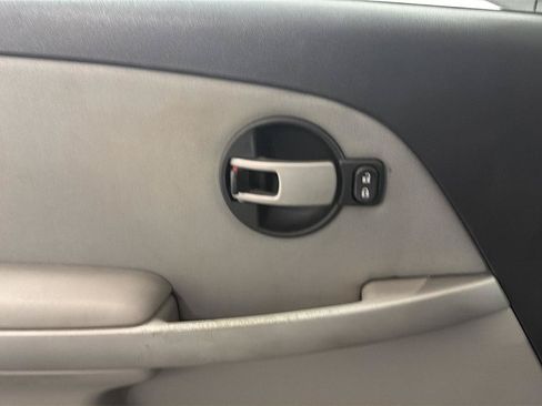 Used 2005 Chevrolet Equinox LS w/ Preferred Equipment Group AWD/4WD image 21