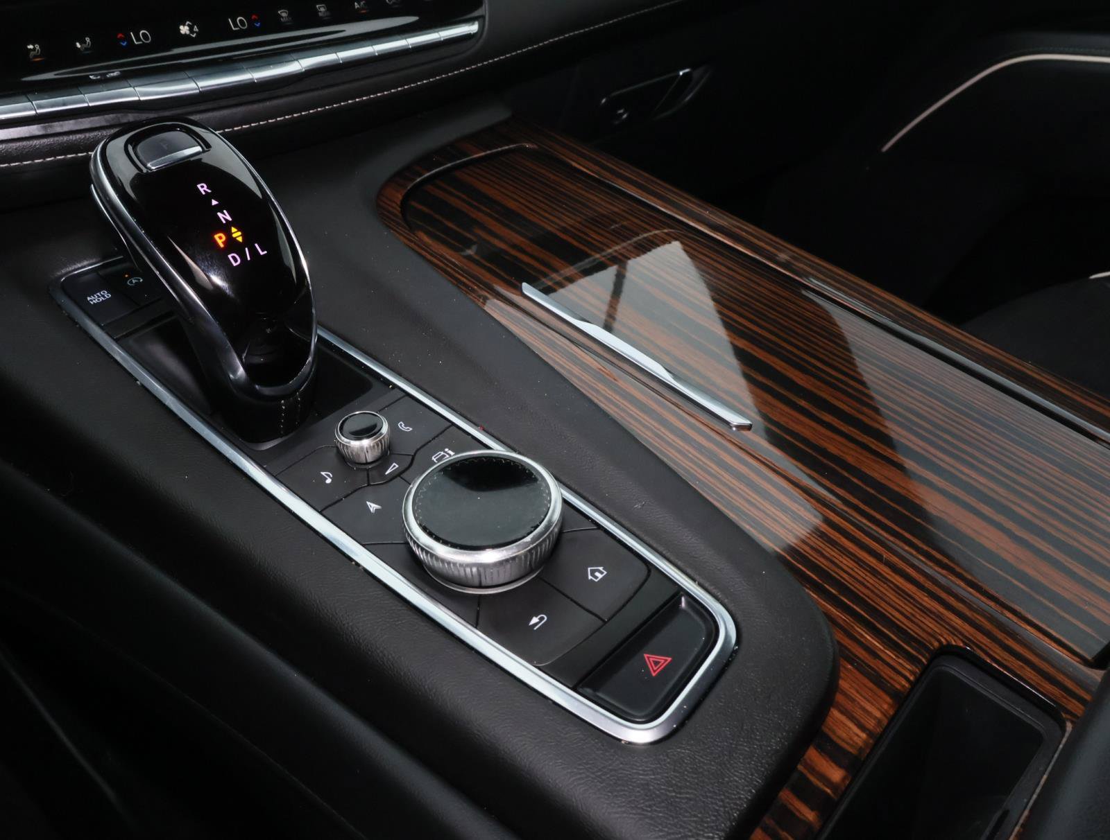 Used 2024 Cadillac Escalade Premium Luxury RWD image 27