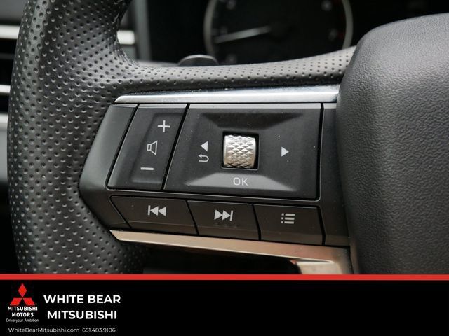 Used 2025 Mitsubishi Outlander SE AWD/4WD image 17