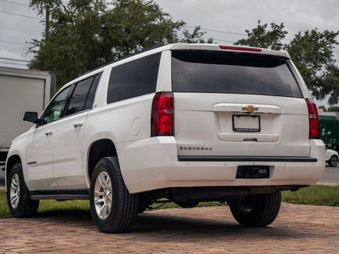 Used 2019 Chevrolet Suburban LT RWD image 3