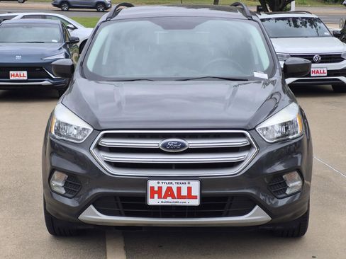 Used 2018 Ford Escape SE FWD image 2