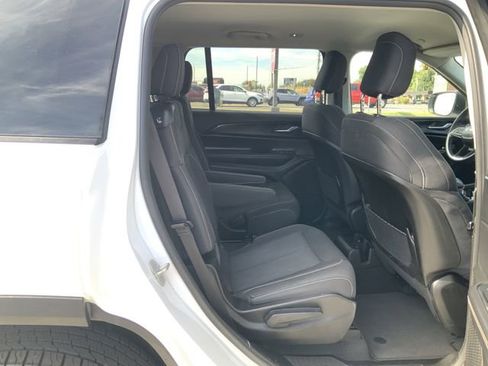 Used 2023 Jeep Grand Cherokee L Laredo image 19