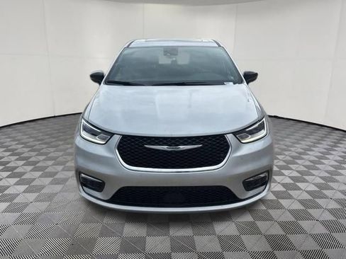 Used 2026 Chrysler Pacifica Limited FWD image 12