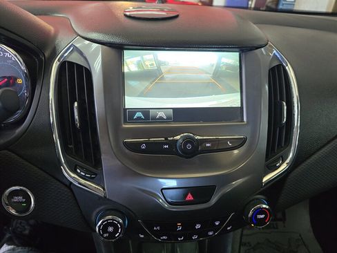 Used 2018 Chevrolet Cruze LT image 21