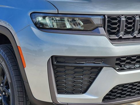 New 2026 Jeep Grand Cherokee L 2WD image 9