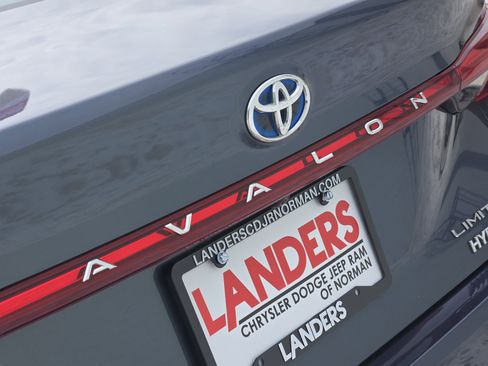 Used 2022 Toyota Avalon Limited w/ Advanced Safety Package image 12