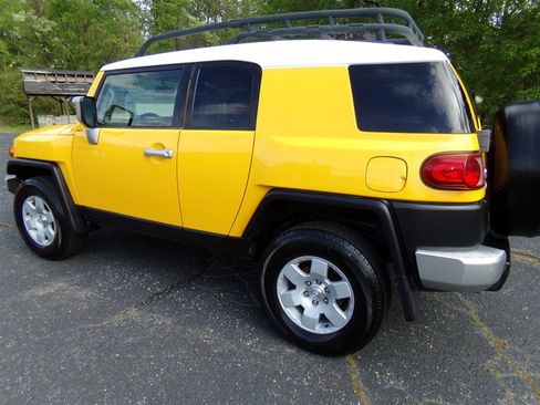 Used 2007 Toyota FJ Cruiser 4WD image 9