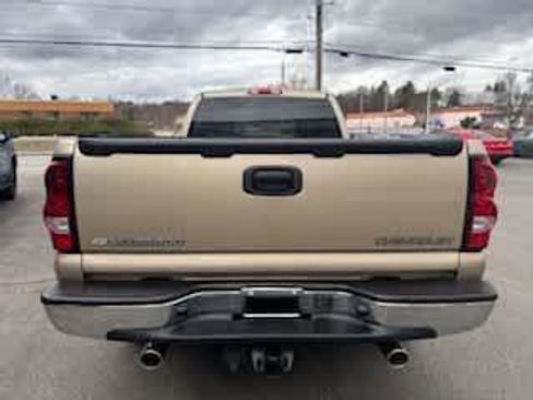 Used 2005 Chevrolet Silverado 1500 LS w/ Light Duty Power Package AWD/4WD image 7