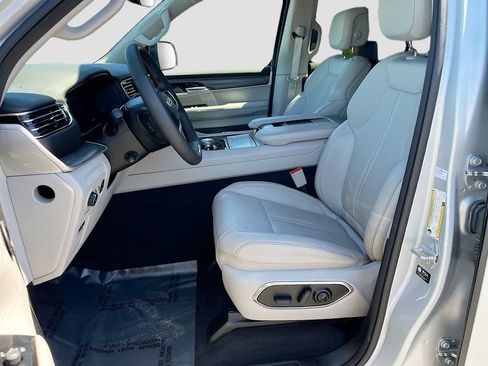 Used 2024 Jeep Wagoneer Series III w/ Premium Group I AWD/4WD image 21