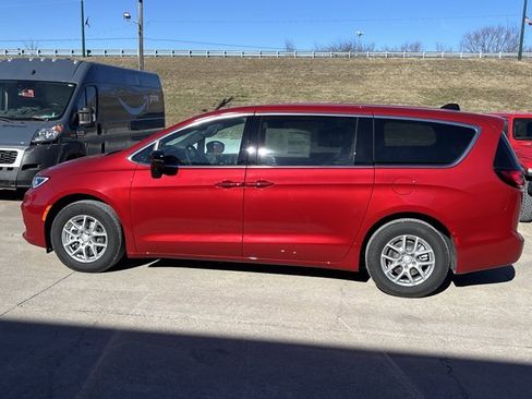 New 2026 Chrysler Pacifica Select image 10