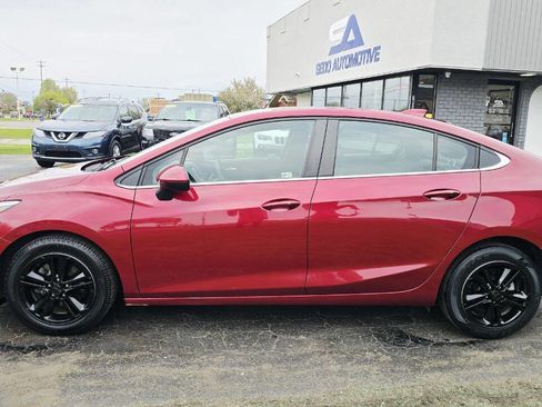 Used 2018 Chevrolet Cruze LT w/ LT True North Edition FWD image 3