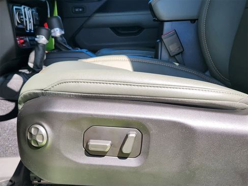 New 2025 Jeep Gladiator Mojave image 14