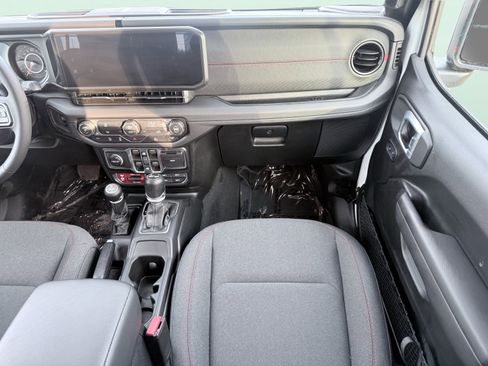 Used 2026 Jeep Wrangler Unlimited Rubicon image 35