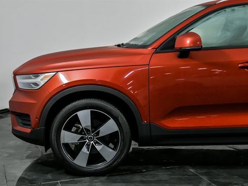 Used 2019 Volvo XC40 T4 Momentum image 6