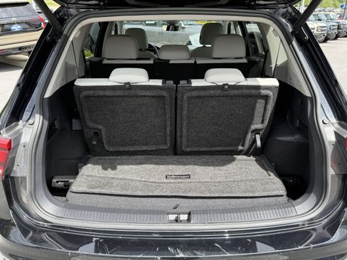Used 2021 Volkswagen Tiguan SEL FWD image 13