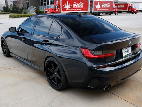 Used 2020 BMW 330i Sedan w/ M Sport Package image 10