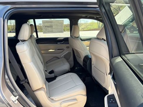 New 2026 Jeep Grand Cherokee L Limited AWD/4WD image 32