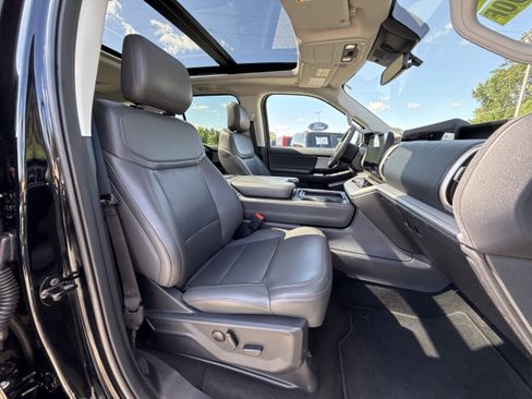 Used 2025 Ford Expedition Active AWD/4WD image 12