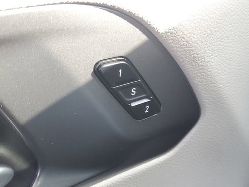 Used 2024 Chrysler Pacifica Touring-L image 14