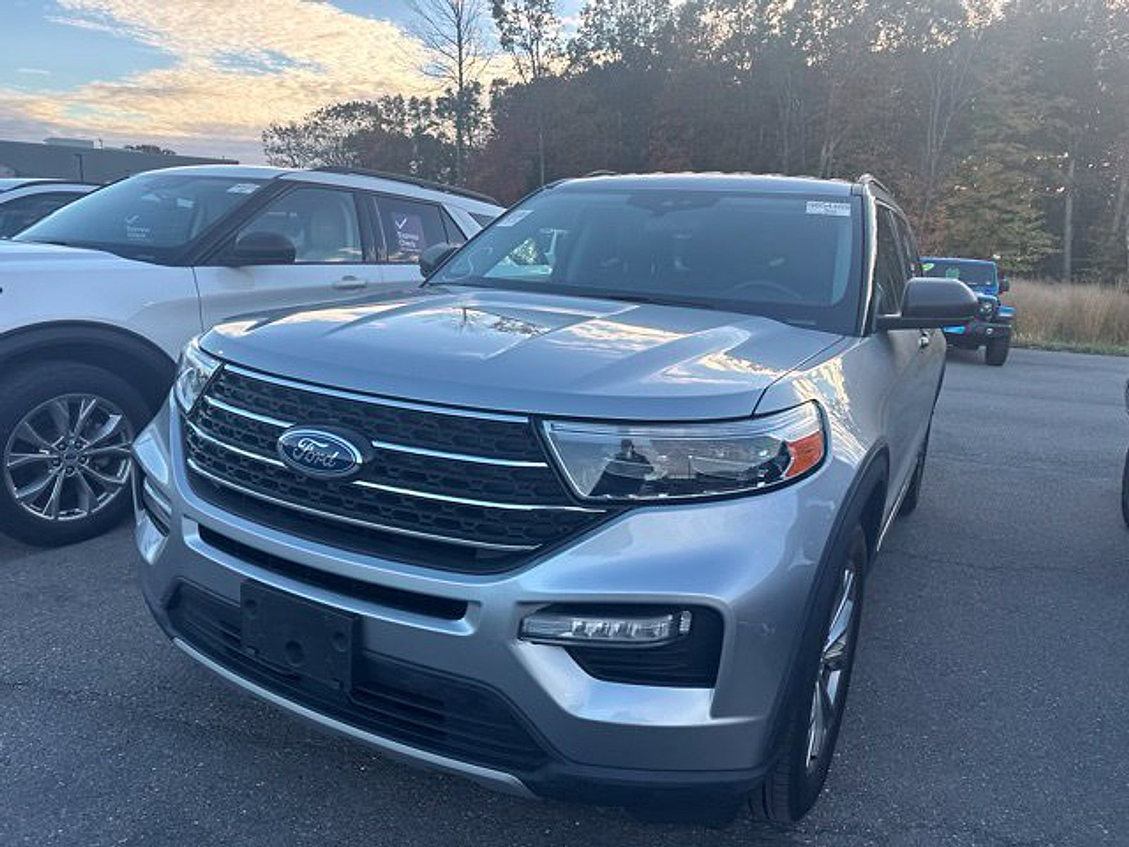 Used 2023 Ford Explorer XLT w/ Equipment Group 202A AWD/4WD image 3