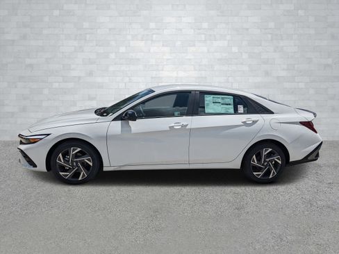 New 2025 Hyundai Elantra SEL image 8