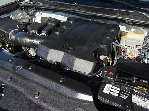 Used 2015 Toyota 4Runner SR5 image 27