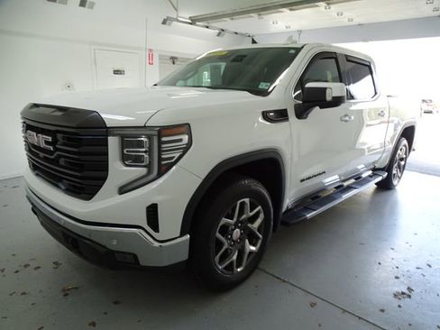 Used 2024 GMC Sierra 1500 SLT w/ SLT Premium Plus Package AWD/4WD image 18