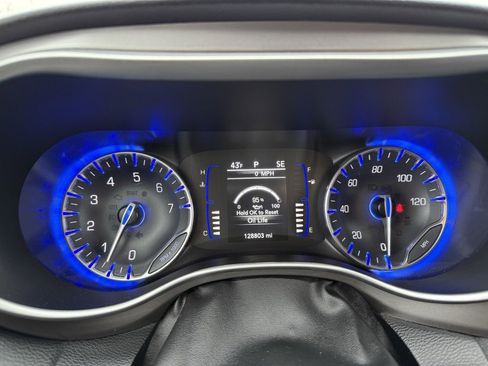 Used 2020 Chrysler Pacifica Touring-L image 26