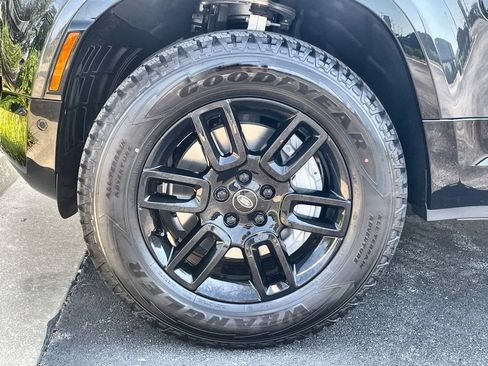 Certified 2023 Land Rover Defender 90 X-Dynamic SE AWD/4WD image 10