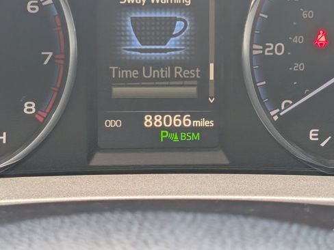 Used 2018 Toyota RAV4 Platinum FWD image 27