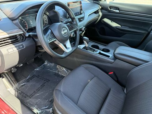 Used 2025 Nissan Altima 2.5 SV FWD image 12