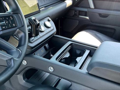 Used 2024 Land Rover Defender 110 X-Dynamic SE image 19