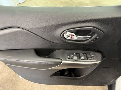 Used 2020 Jeep Cherokee Limited image 14