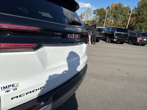 Used 2025 GMC Acadia Elevation image 32