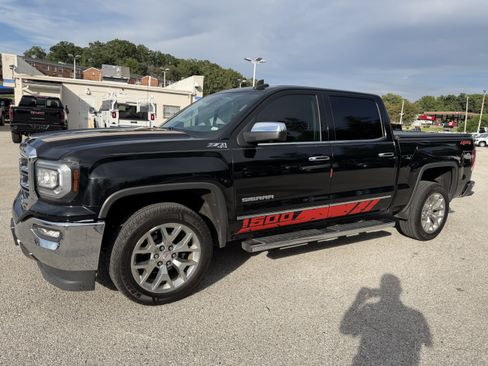 Used 2018 GMC Sierra 1500 SLT w/ SLT Premium Package AWD/4WD image 3