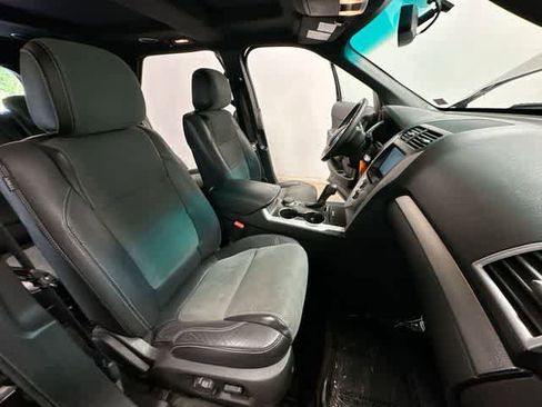 Used 2015 Ford Explorer XLT w/ Equipment Group 202A AWD/4WD image 22