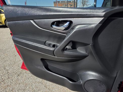 Used 2017 Nissan Rogue SV image 35