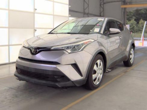 Used 2019 Toyota C-HR LE FWD image 1