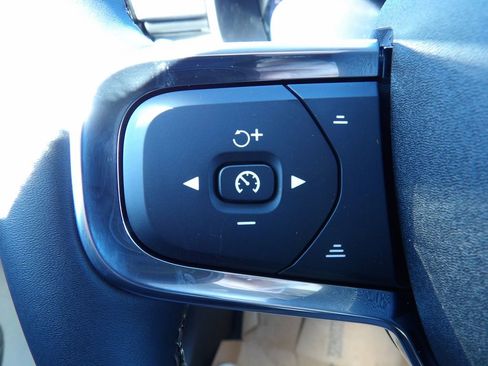 New 2026 Volvo XC40 B4 Plus w/ Protection Package FWD image 18