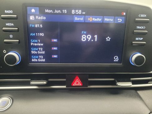 Used 2022 Hyundai Elantra SEL FWD image 25