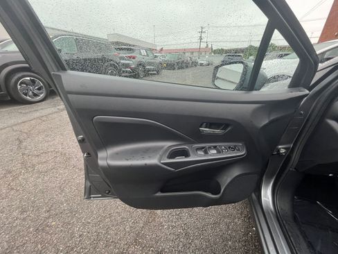 Used 2025 Nissan Versa SV FWD image 18