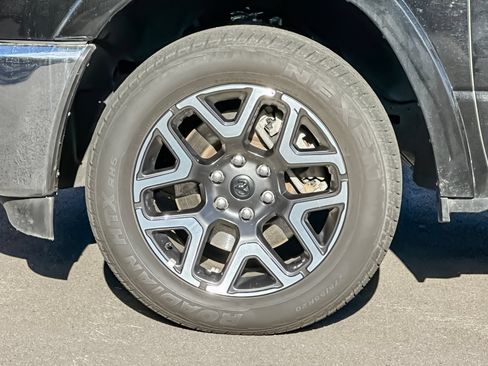 Used 2025 RAM 1500 Laramie AWD/4WD image 25