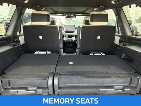 Used 2025 Toyota Sequoia Capstone AWD/4WD image 15
