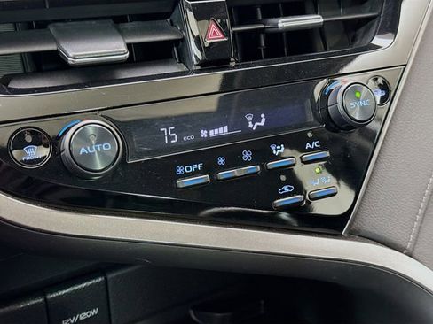 Used 2022 Toyota Camry XLE w/ Navigation Upgrade Package image 16